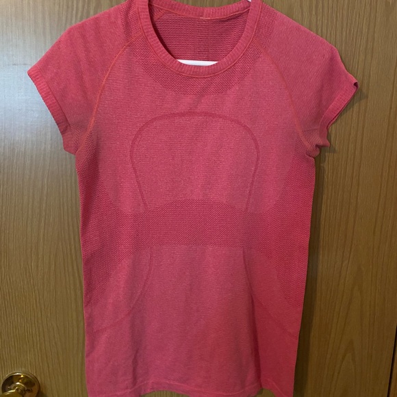 Lululemon T-shirt
